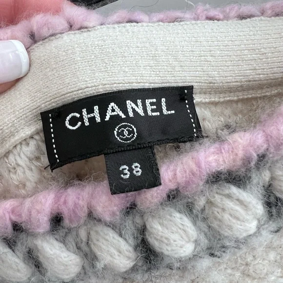 Authentic CHANEL Skirt - Picture 5 of 7